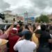 Abordan maestros de la CNTE a Sheinbaum en Aguascalientes