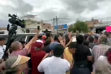 Abordan maestros de la CNTE a Sheinbaum en Aguascalientes