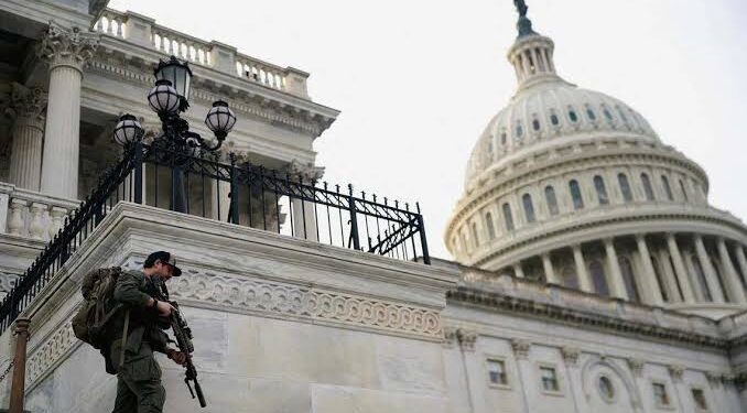 Vota Senado de EU a favor de detener la guerra contra Irán