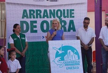 Gobierno municipal de Múzquiz inicia rehabilitación de malla sombra en jardín de niños de Villa de Palaú