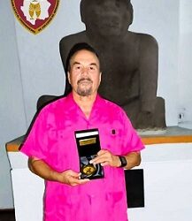 Darío Machuca recibe reconocimiento en Congreso internacional