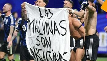 Piden retirar visas a futbolistas argentinos por manta de Malvinas