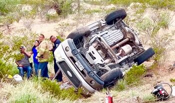 Sufren volcadura en el tramo Aldama-Ojinaga