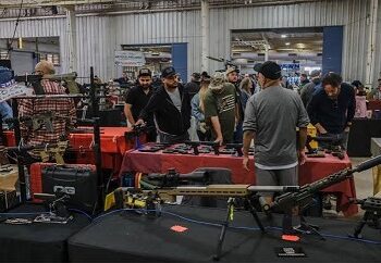 Trump revoca decenas de regulaciones sobre armas de fuego