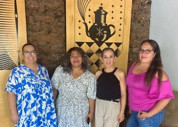 Presentan iniciativa para castigar a padres de familia que amenacen a docentes