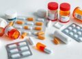 Advierte Trump a farmacéuticas por aranceles de 200% a genéricos