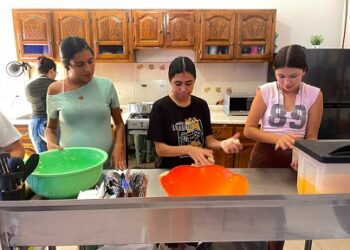 Concluye con éxito taller de repostería para mujeres en Lázaro Cárdenas, Meoqui