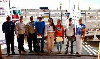 Encabeza la alcaldesa Lucy Marrufo entrega de materiales de construcción a damnificados en Monte Bustillos