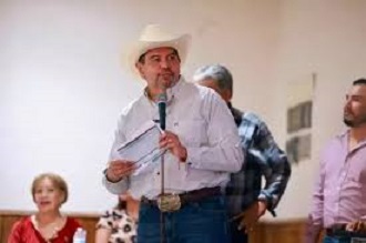 Pérez Cuéllar pide dejar las salas en Parral
