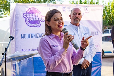 “A mí me vieron caminar por esta calle descalza y ahora está pavimentada”: Miriam Soto en entrega de calle en Las Puentes