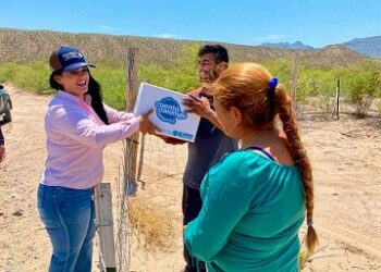 Recorre la alcaldesa Lucy Marrufo la cordillera desde San Antonio del Bravo hacia Ojinaga para apoyar en sus necesidades a los habitantes.