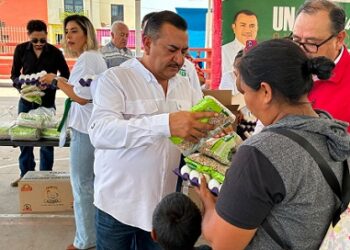 Entrega Tony Meléndez apoyos a más de 200 familias de Rosales y reafirma compromiso con el V Distrito