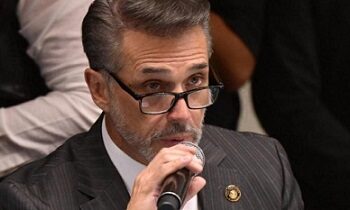 ¡Otra vez! Pide Sergio Mayer licencia indefinida como diputado