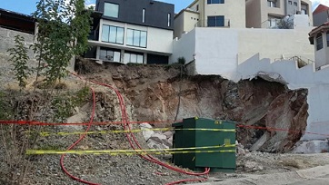 Derrumbe pone en riesgo dos casas en Residencial San Francisco