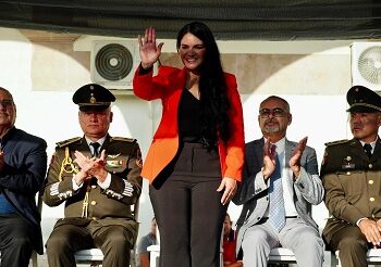Encabezaron Lucy Marrufo y el General de la guarnición militar de la plaza  Francisco Javier Olivas García el Desfile de Independencia en Ojinaga
