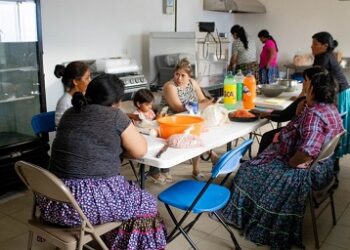 Impulsa Meoqui espacios de diálogo para reconocer y preservar las raíces de las mujeres rarámuris