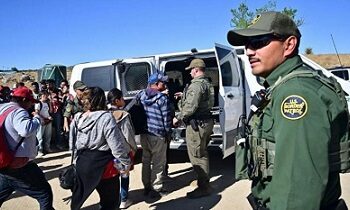Reanudará Trump deportaciones de migrantes a países terceros