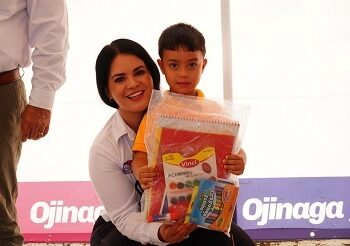 Se realiza la entrega de una importante dotación de útiles escolares para las escuelas del municipio de Ojinaga.