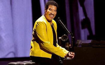 Hospitalizan nuevamente a Lionel Richie y cancela conciertos; se somete a procedimiento por problemas cardiacos