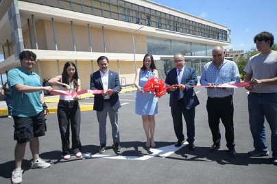 Inaugura UACH estacionamiento pavimentado de la Facultad de Contaduría y Administración.