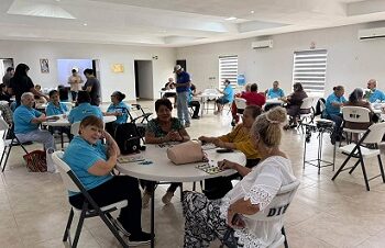 Directivos y personal del DIF cada lunes conviven con el Club del Abuelo MACHI “La Mejor Edad”.