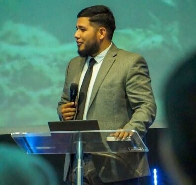 Tan lejos y tan cerca del Reyno de Dios: Pastor Ezquiel Cabrera