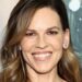 Hilary Swank, embarazada a los 52 años, anuncia por sorpresa que espera su tercer hijo