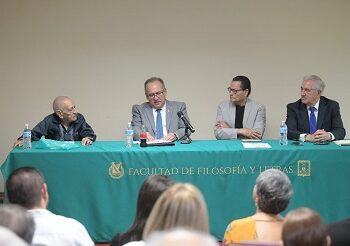 Rinde la UACH homenaje al periodista Jesús Manuel González Raizola por su trayectoria.